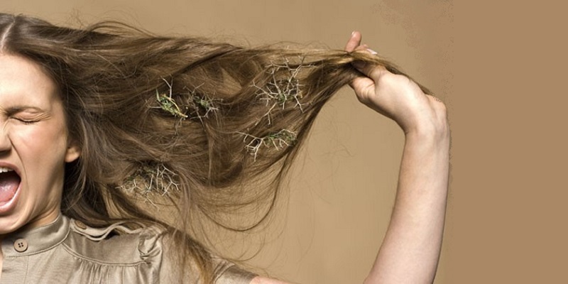 Почему в 30 лет у женщин начинают выпадать волосы
