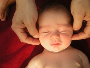 Причины и последствия родовой травмы шейного отдела позвоночника у новорожденных