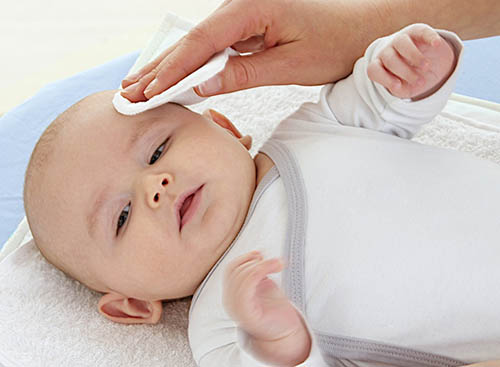 Как правильно лечить себорею у детей на голове