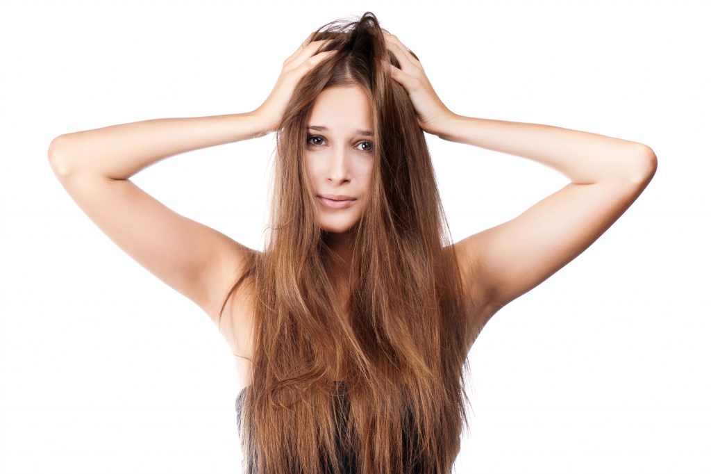 По каким причинам у женщин выпадают волосы