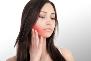 Характерные признаки артрита челюстно-лицевого сустава и варианты лечения недуга