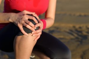 Эффективные способы устранения боли в коленях после родов
