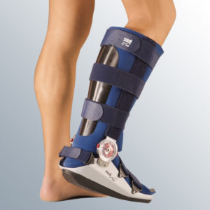 Почему предпочтительнее использовать при переломе лангетку на ногу