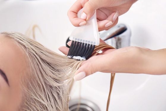 Почему в 30 лет у женщин начинают выпадать волосы