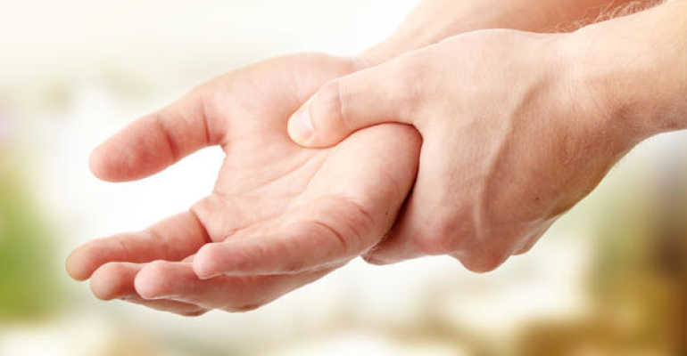 Почему болит сустав большого пальца руки